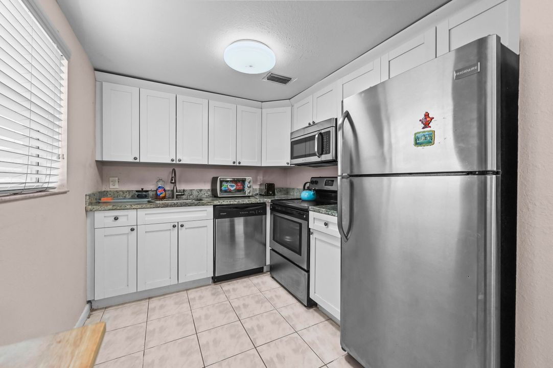 For Sale: $100,000 (2 beds, 2 baths, 880 Square Feet)