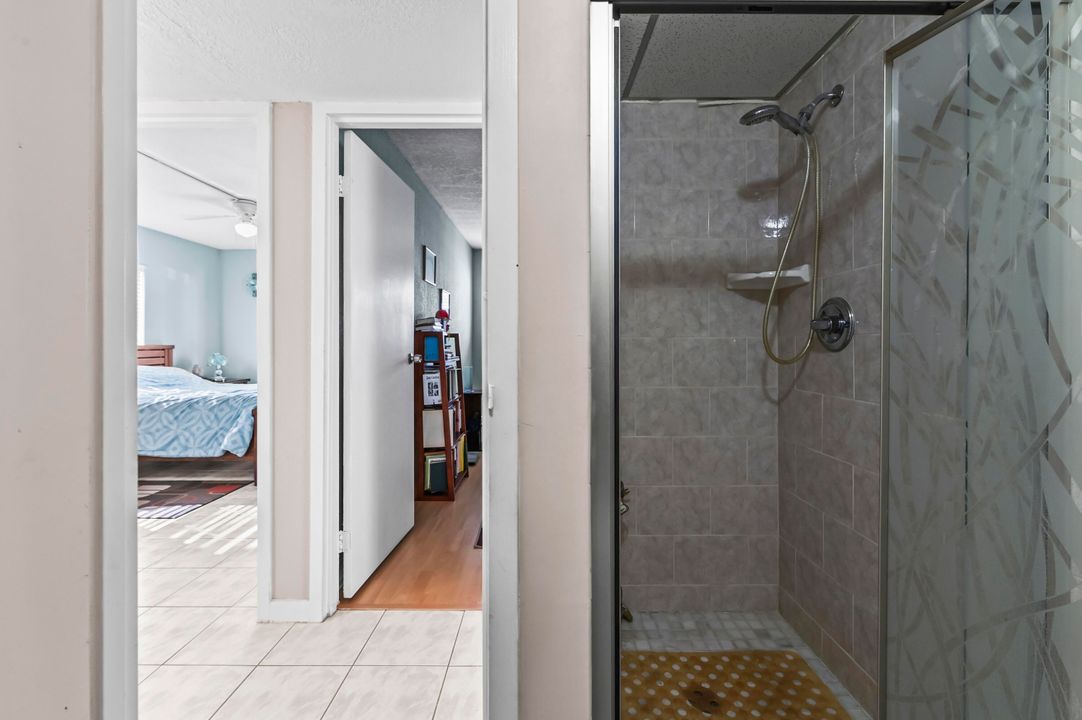 For Sale: $100,000 (2 beds, 2 baths, 880 Square Feet)