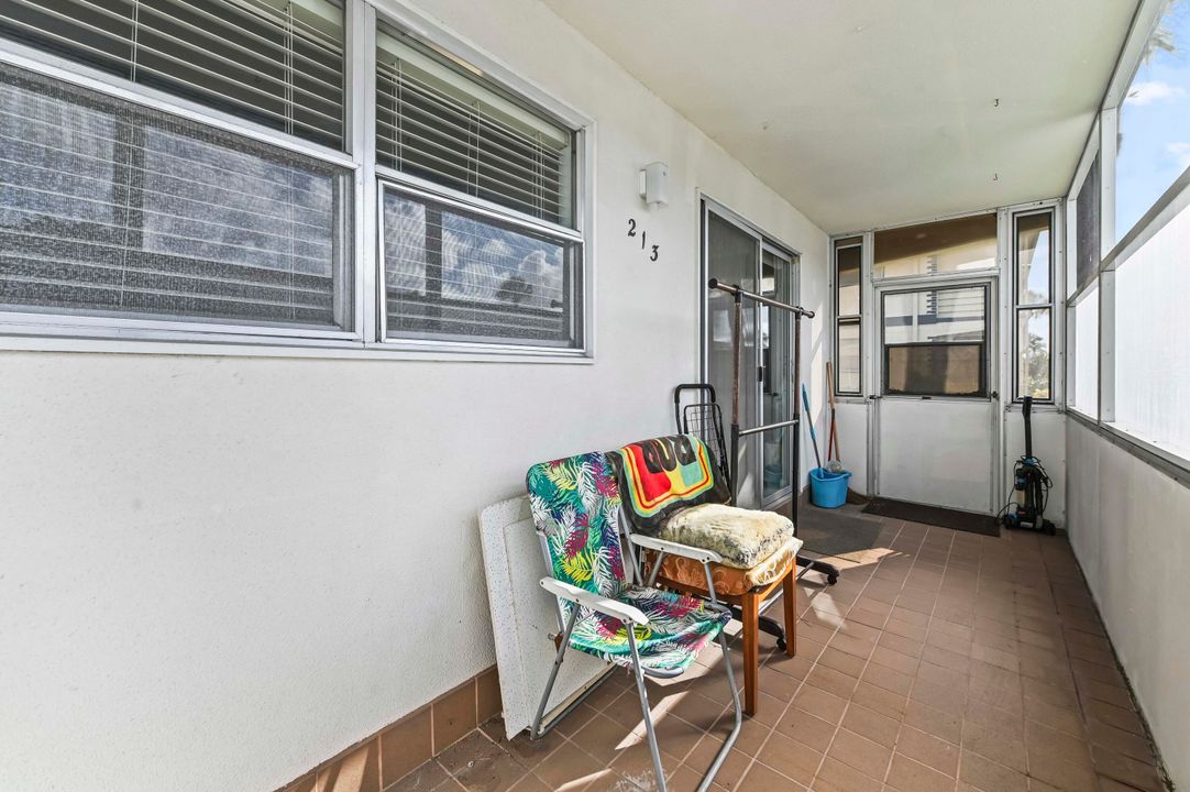 For Sale: $100,000 (2 beds, 2 baths, 880 Square Feet)