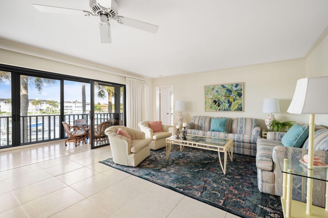 待售: $825,000 (2 贝兹, 2 浴室, 1800 平方英尺)