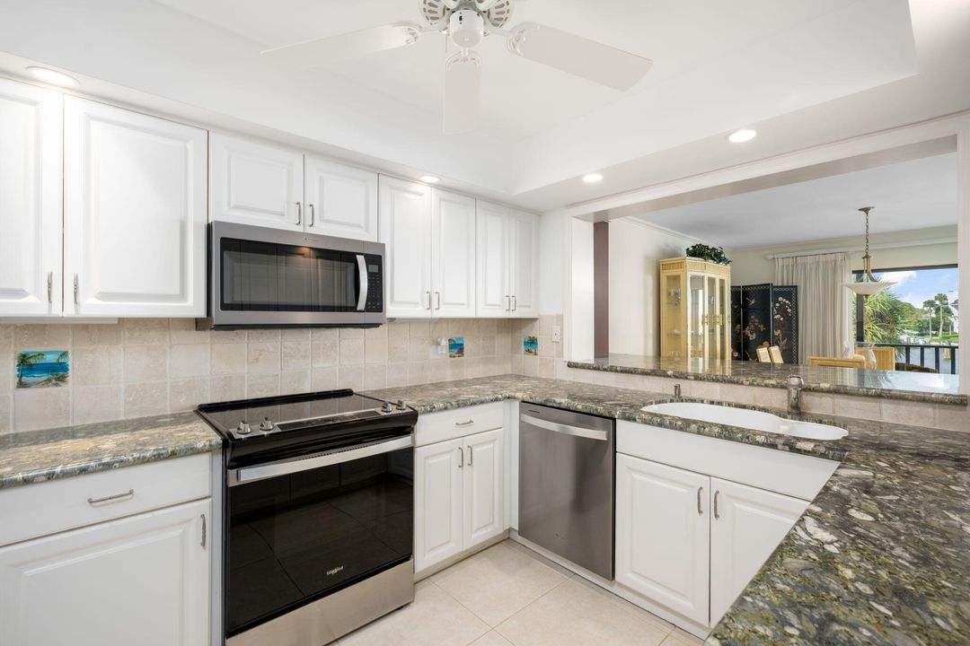 待售: $825,000 (2 贝兹, 2 浴室, 1800 平方英尺)