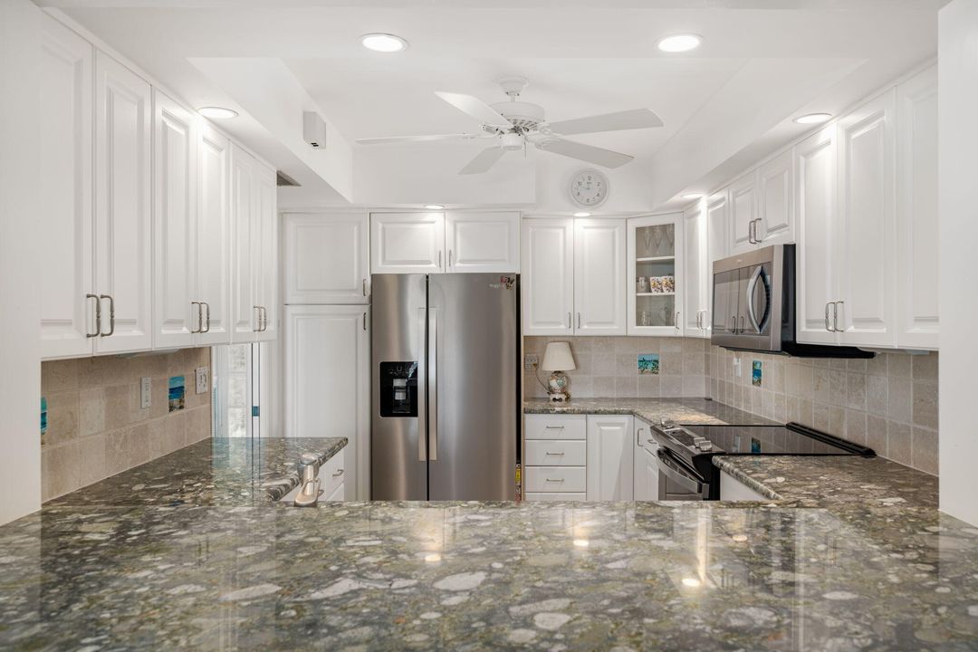 待售: $825,000 (2 贝兹, 2 浴室, 1800 平方英尺)