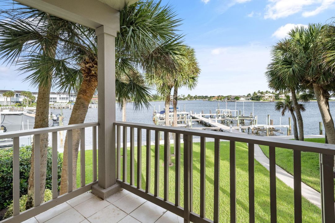 待售: $825,000 (2 贝兹, 2 浴室, 1800 平方英尺)