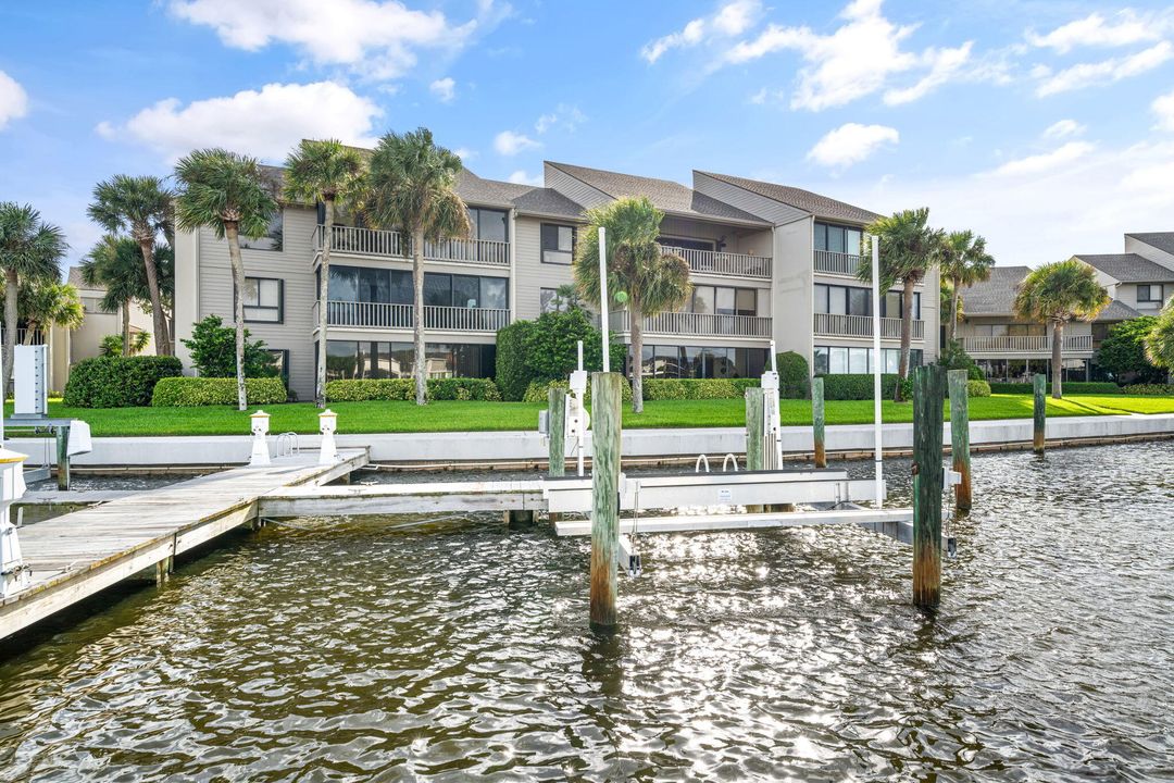 待售: $825,000 (2 贝兹, 2 浴室, 1800 平方英尺)