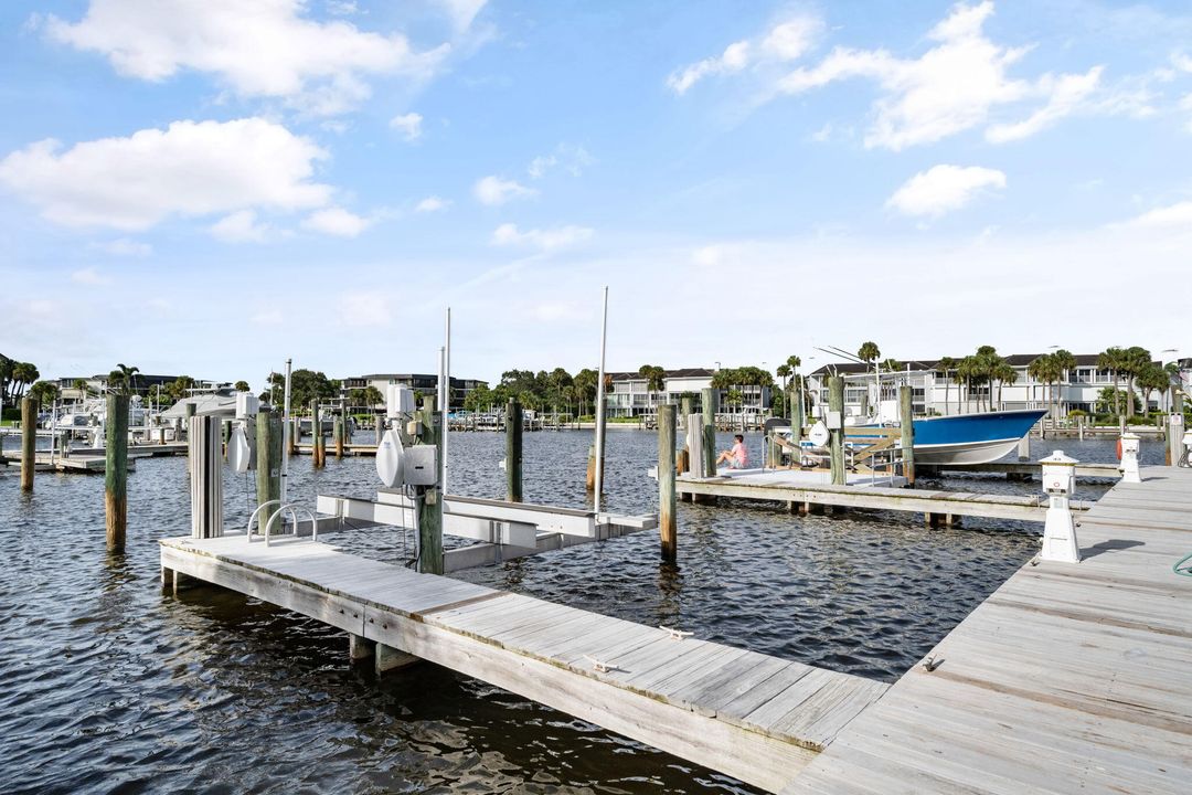 待售: $825,000 (2 贝兹, 2 浴室, 1800 平方英尺)