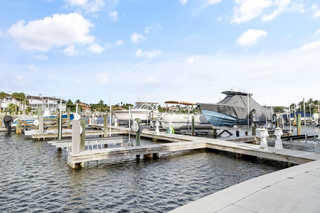 待售: $825,000 (2 贝兹, 2 浴室, 1800 平方英尺)