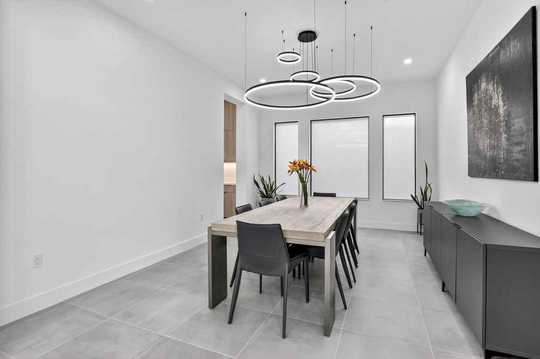 For Sale: $2,285,000 (5 beds, 7 baths, 4605 Square Feet)