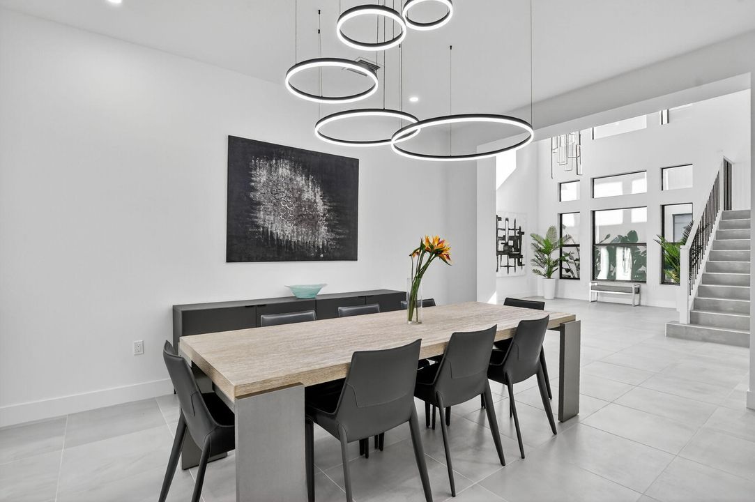 For Sale: $2,285,000 (5 beds, 7 baths, 4605 Square Feet)