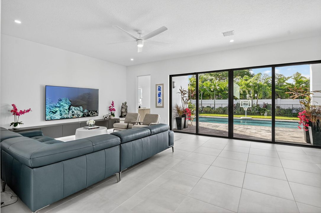 For Sale: $2,285,000 (5 beds, 7 baths, 4605 Square Feet)