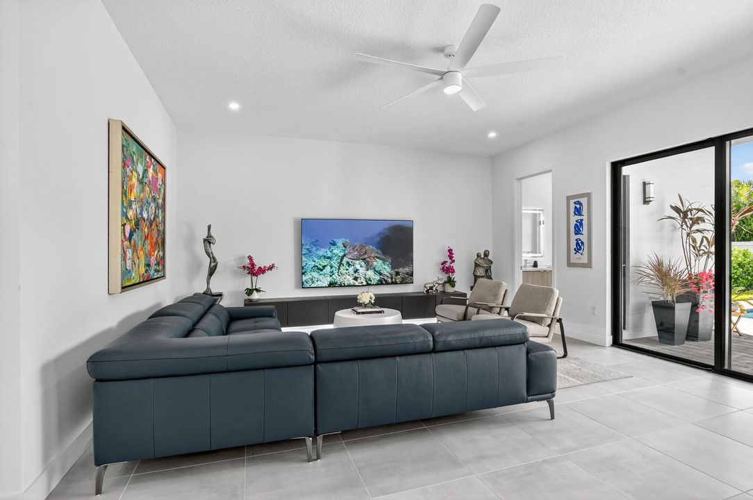 For Sale: $2,285,000 (5 beds, 7 baths, 4605 Square Feet)