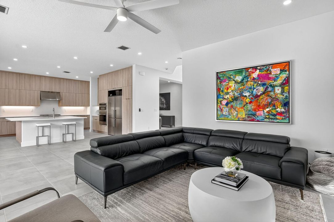 For Sale: $2,285,000 (5 beds, 7 baths, 4605 Square Feet)