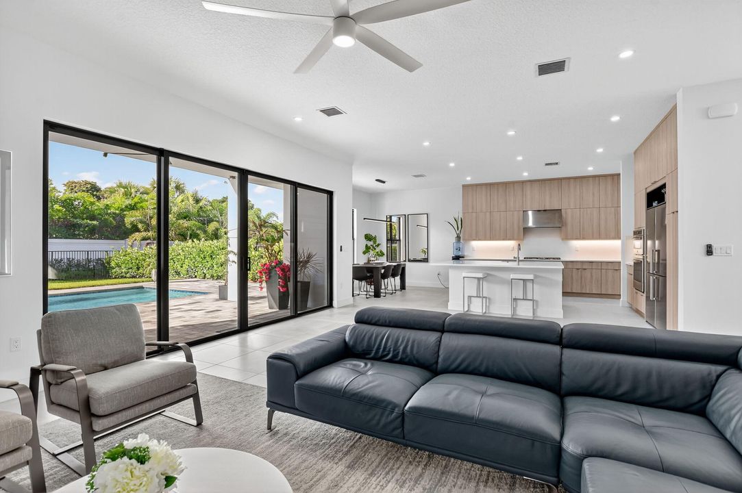 For Sale: $2,285,000 (5 beds, 7 baths, 4605 Square Feet)