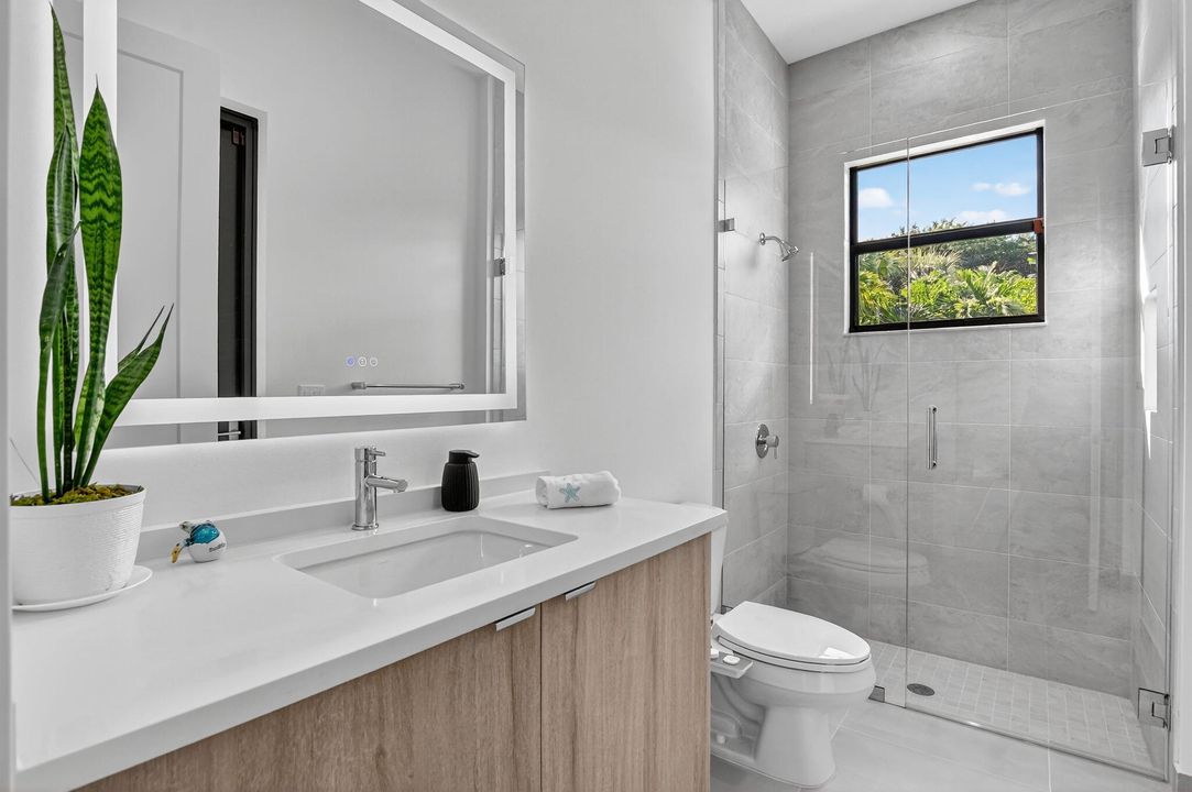 For Sale: $2,285,000 (5 beds, 7 baths, 4605 Square Feet)