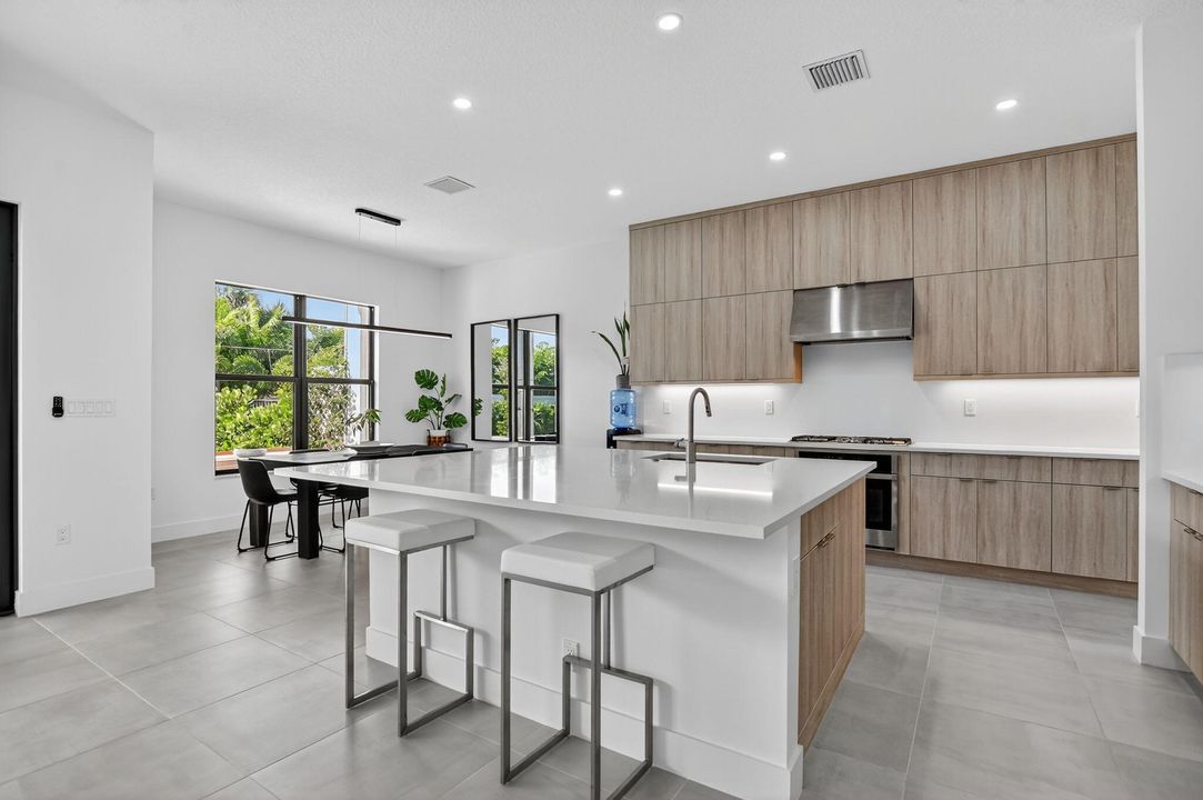 For Sale: $2,285,000 (5 beds, 7 baths, 4605 Square Feet)