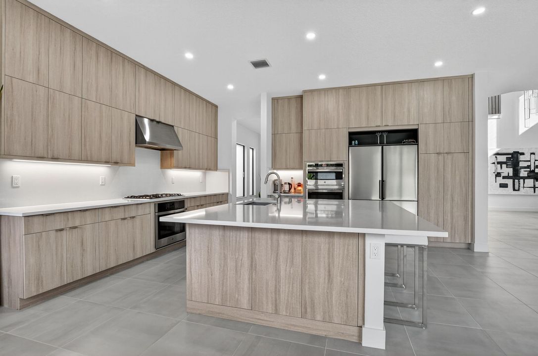 For Sale: $2,285,000 (5 beds, 7 baths, 4605 Square Feet)