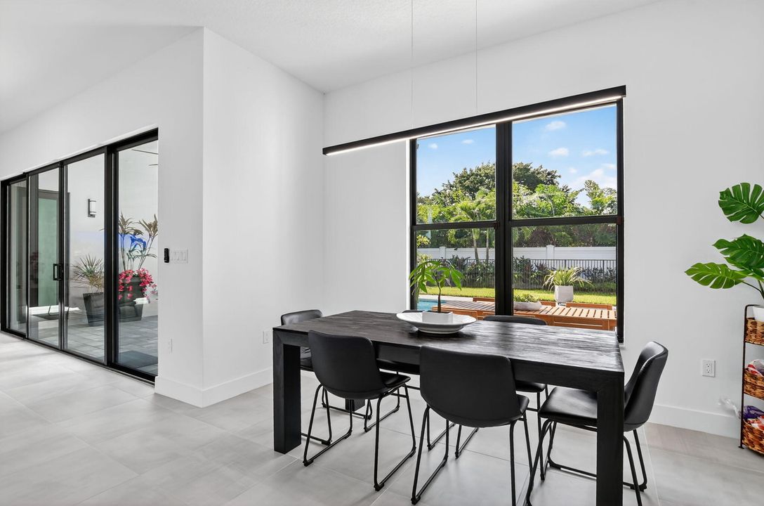 For Sale: $2,285,000 (5 beds, 7 baths, 4605 Square Feet)