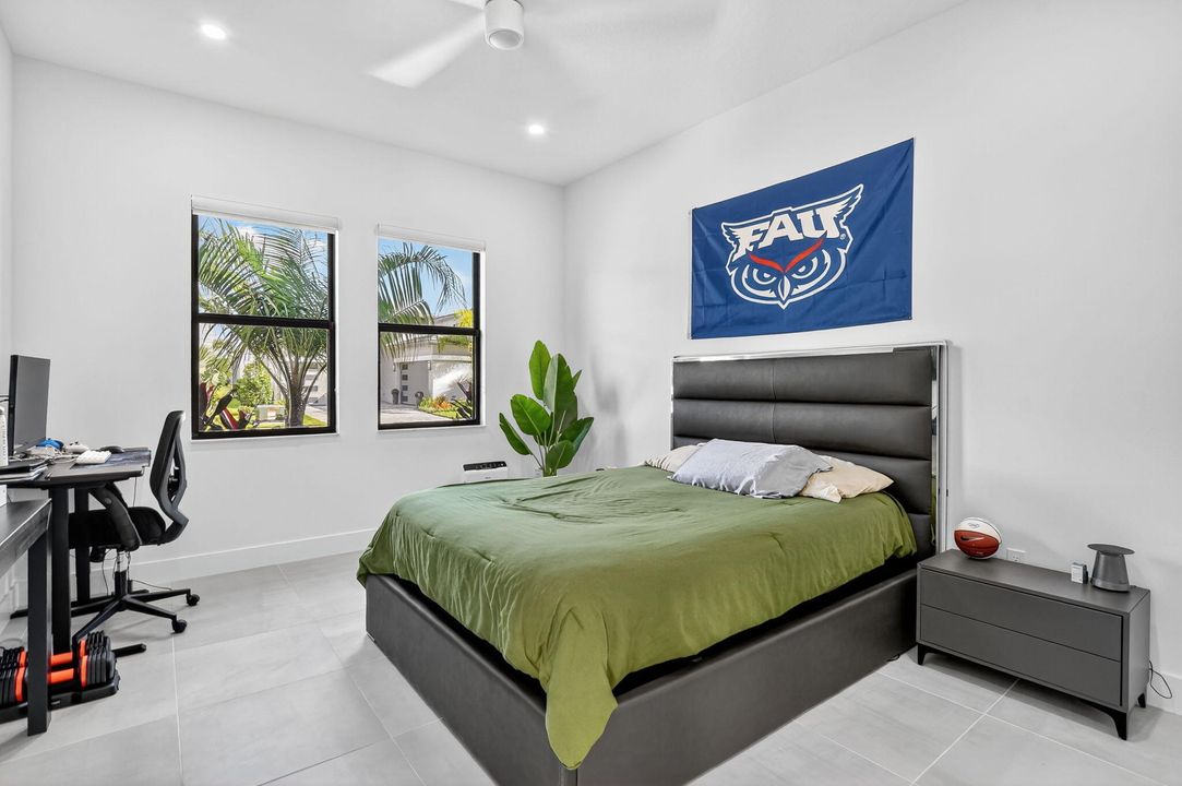 For Sale: $2,285,000 (5 beds, 7 baths, 4605 Square Feet)