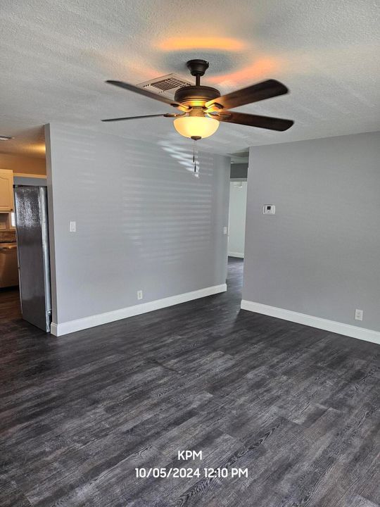 出租: $3,500 (4 贝兹, 2 浴室, 1600 平方英尺)