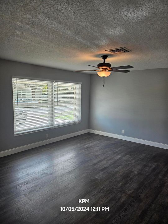 出租: $3,500 (4 贝兹, 2 浴室, 1600 平方英尺)