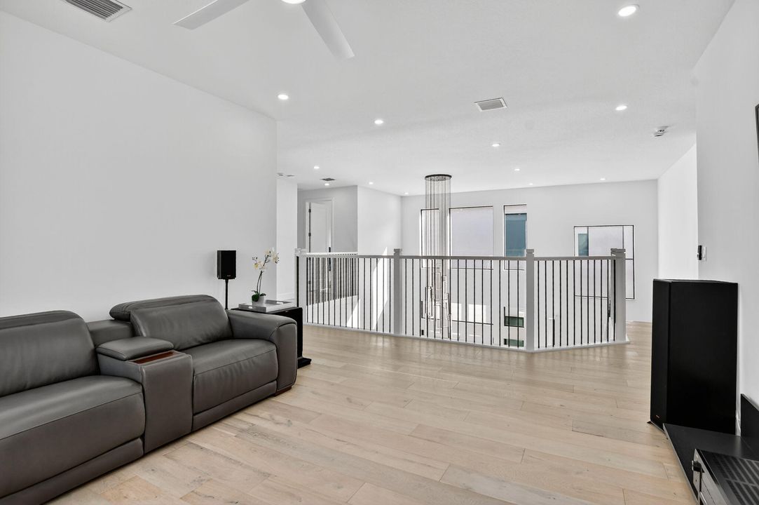 For Sale: $2,285,000 (5 beds, 7 baths, 4605 Square Feet)