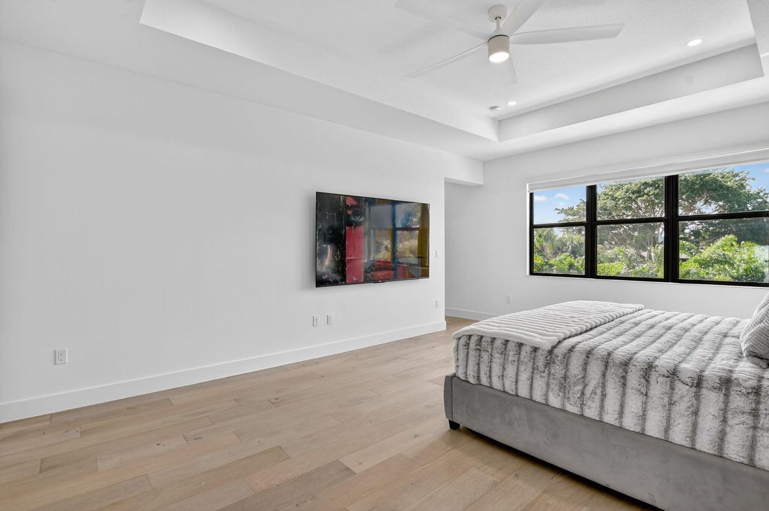 For Sale: $2,285,000 (5 beds, 7 baths, 4605 Square Feet)