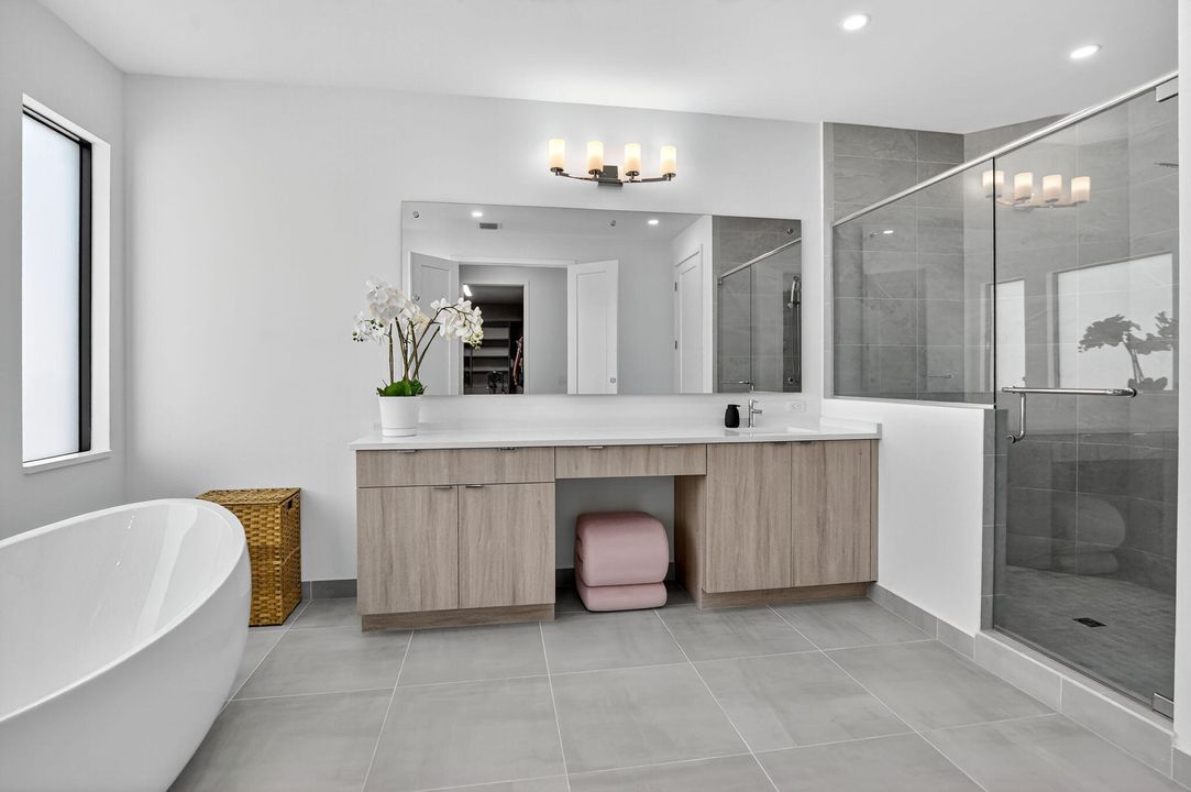 For Sale: $2,285,000 (5 beds, 7 baths, 4605 Square Feet)