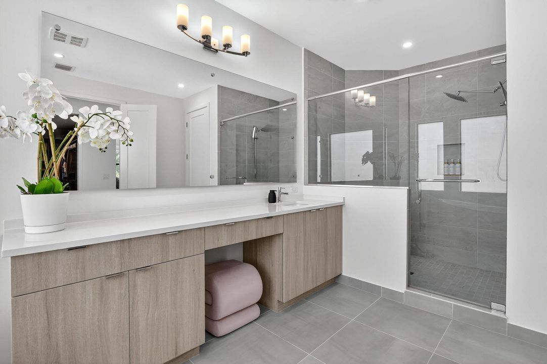 For Sale: $2,285,000 (5 beds, 7 baths, 4605 Square Feet)