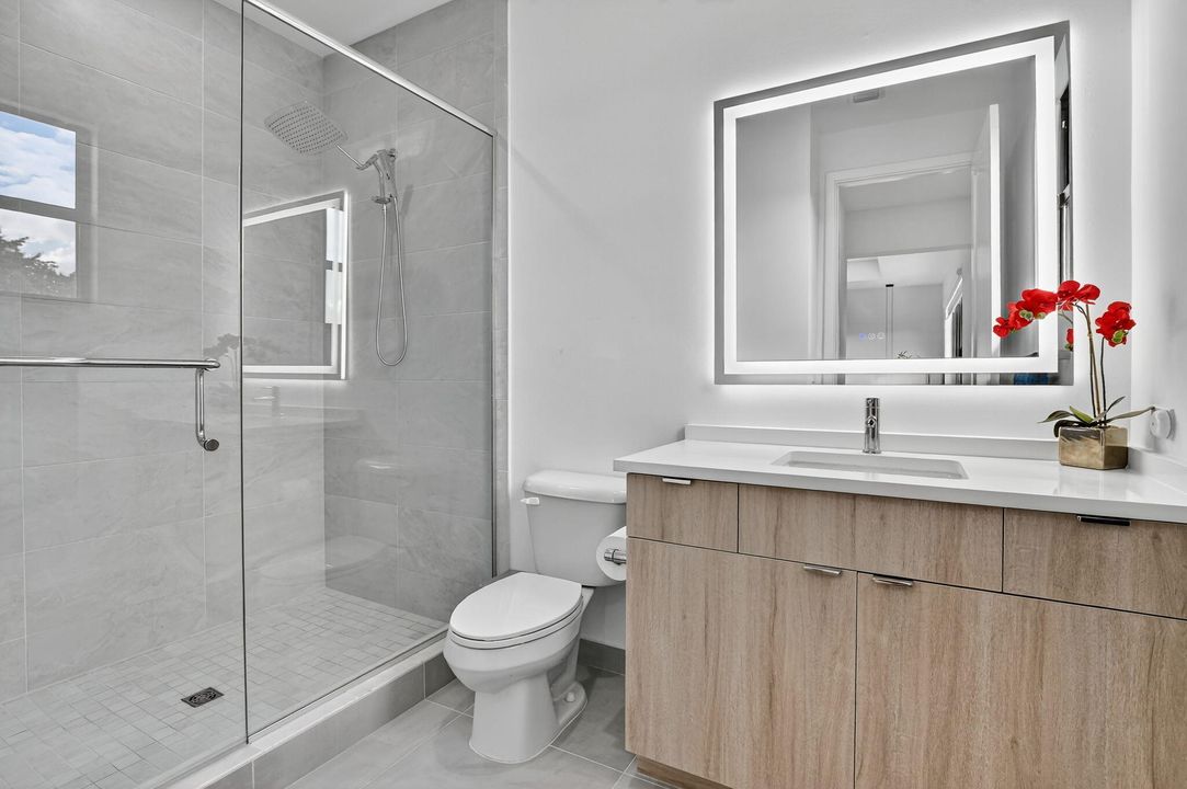 For Sale: $2,285,000 (5 beds, 7 baths, 4605 Square Feet)