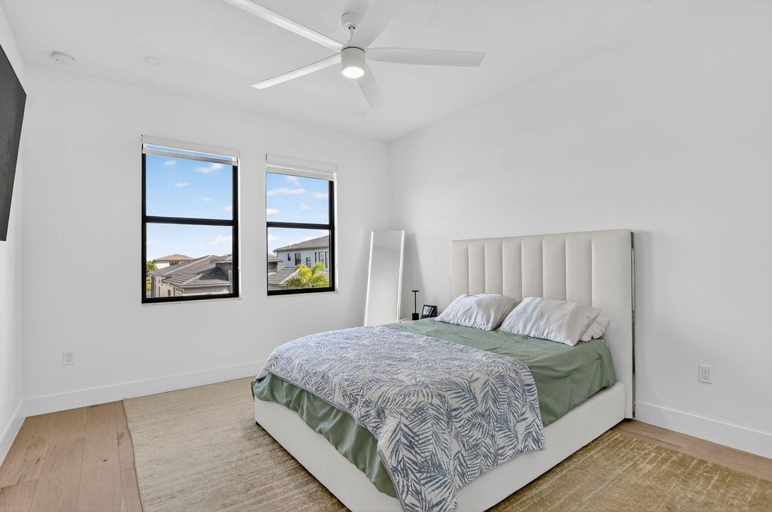 For Sale: $2,285,000 (5 beds, 7 baths, 4605 Square Feet)