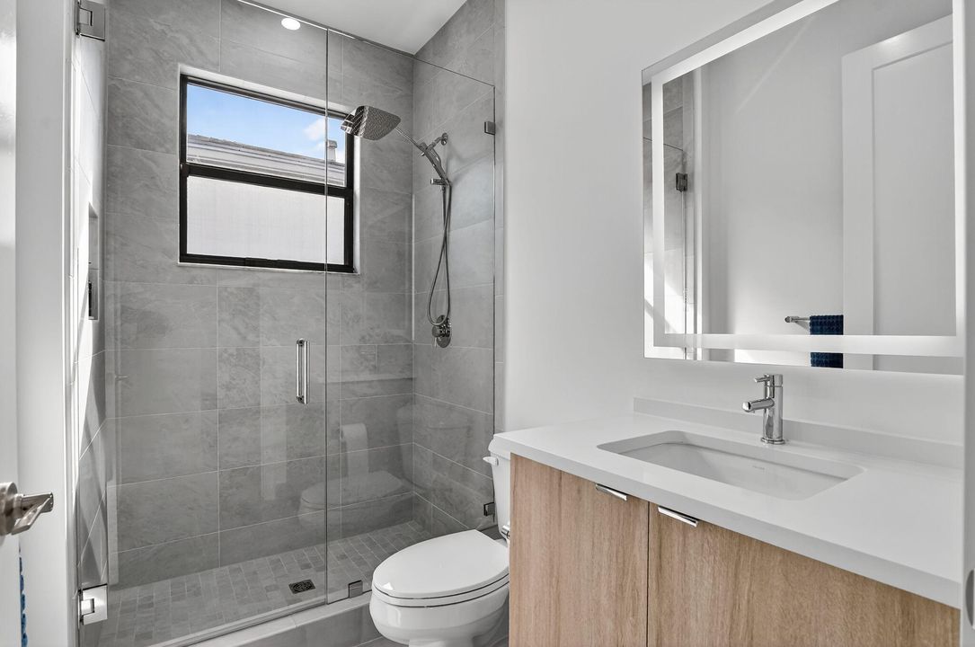 For Sale: $2,285,000 (5 beds, 7 baths, 4605 Square Feet)