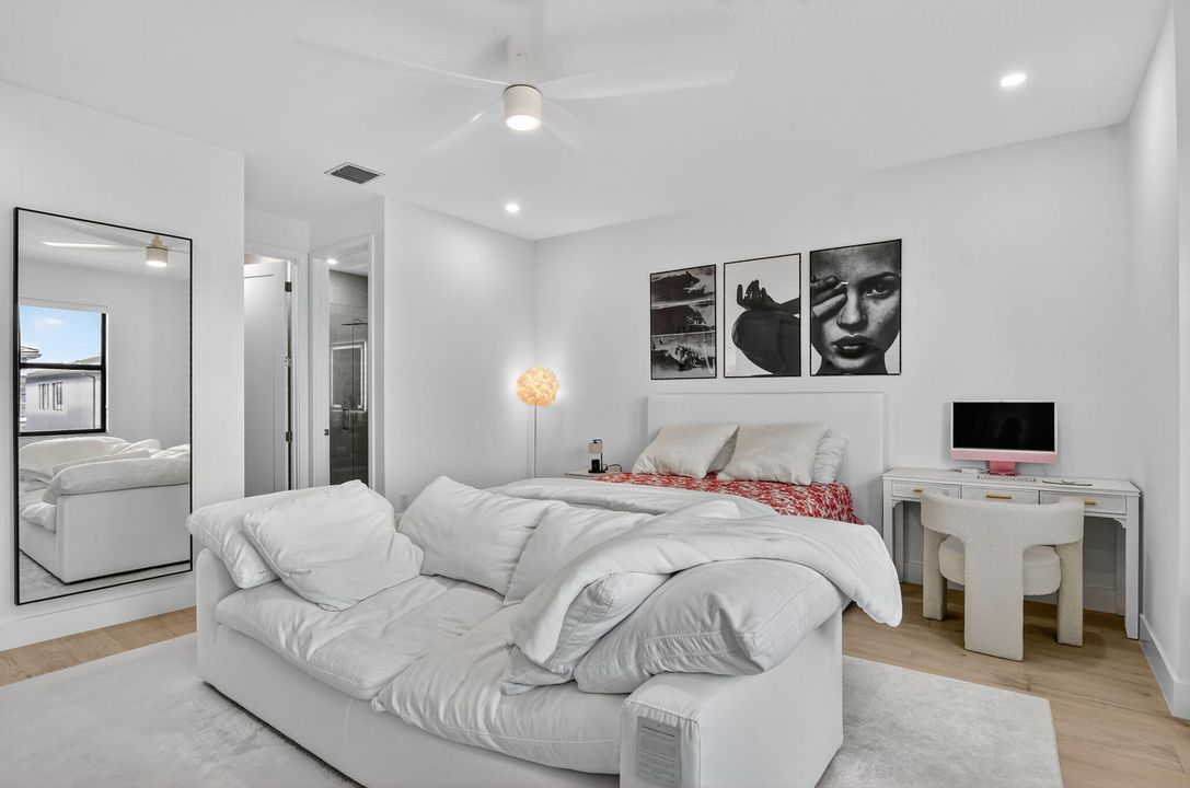 For Sale: $2,285,000 (5 beds, 7 baths, 4605 Square Feet)