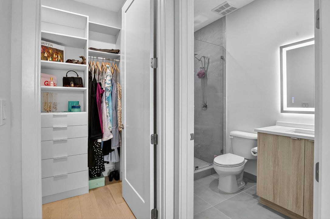 For Sale: $2,285,000 (5 beds, 7 baths, 4605 Square Feet)