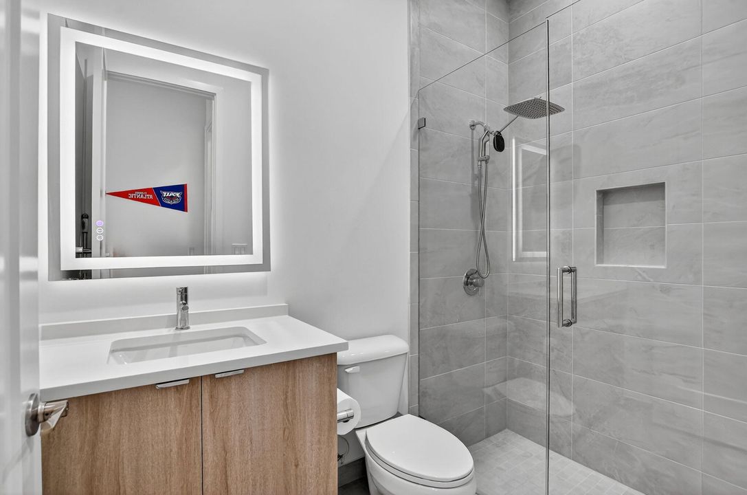 For Sale: $2,285,000 (5 beds, 7 baths, 4605 Square Feet)