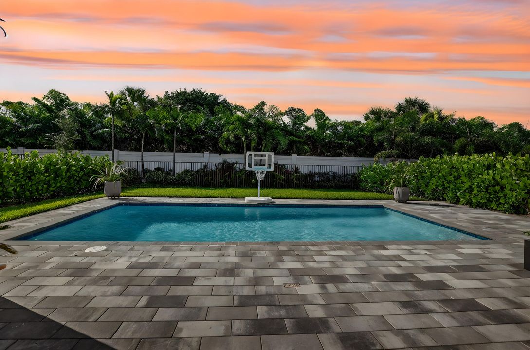 For Sale: $2,285,000 (5 beds, 7 baths, 4605 Square Feet)