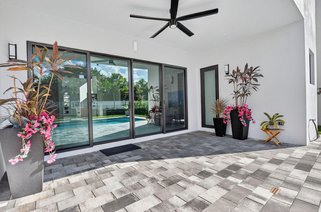 For Sale: $2,285,000 (5 beds, 7 baths, 4605 Square Feet)