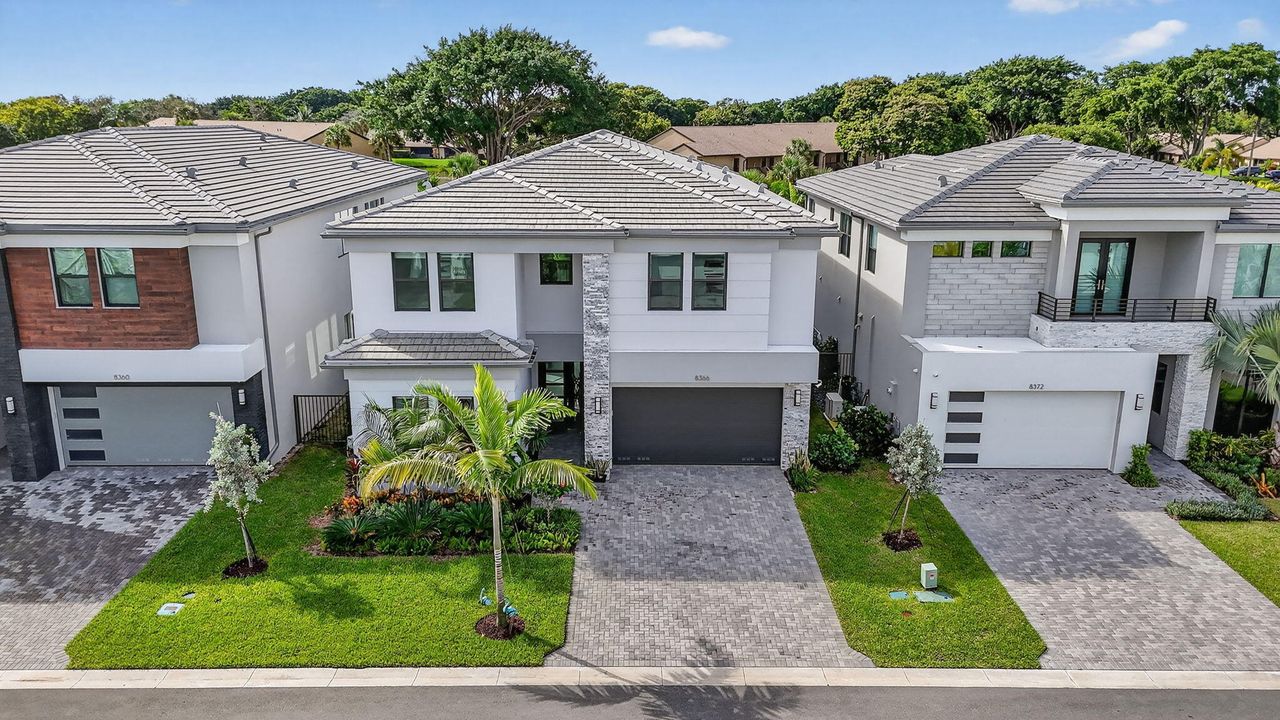 For Sale: $2,285,000 (5 beds, 7 baths, 4605 Square Feet)