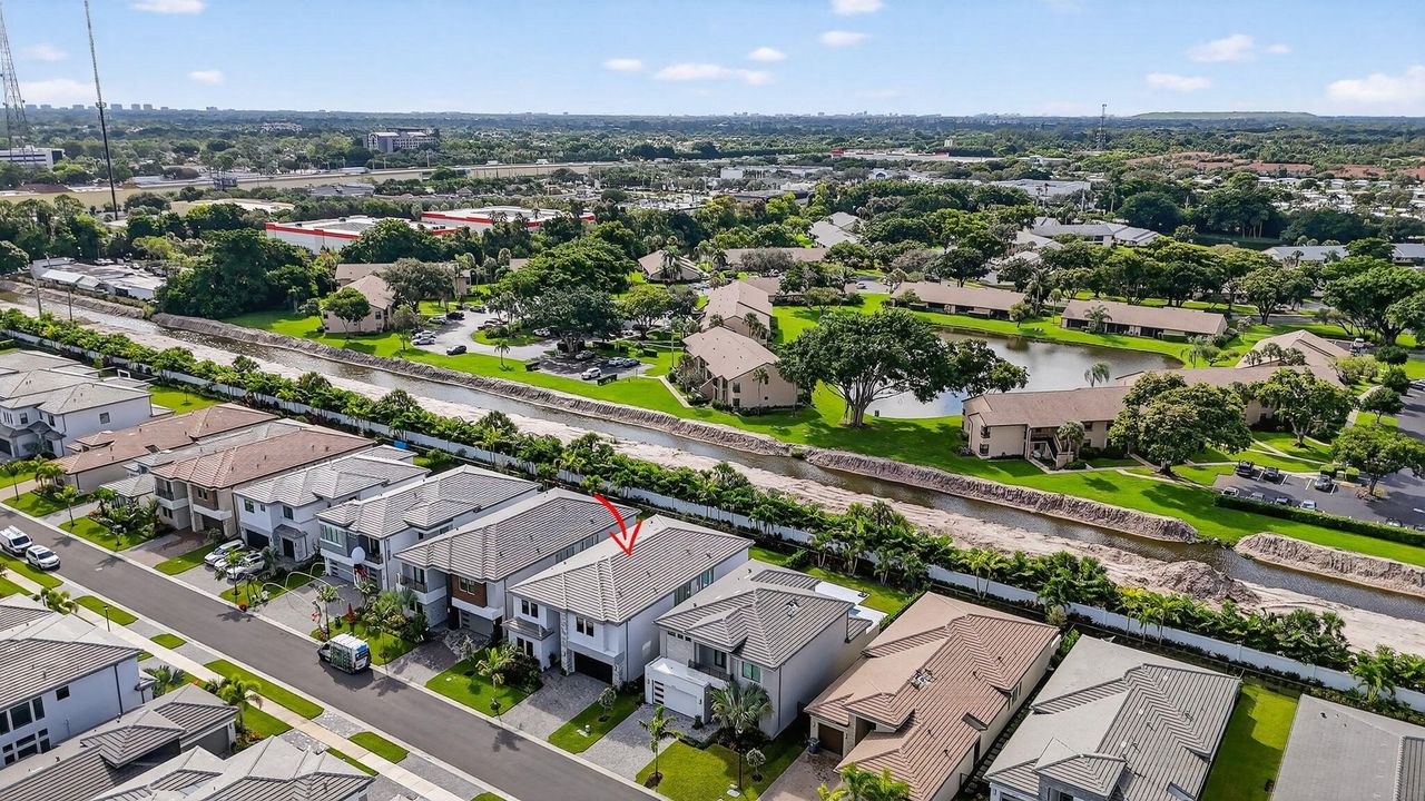 For Sale: $2,285,000 (5 beds, 7 baths, 4605 Square Feet)