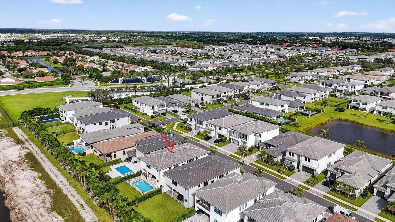 For Sale: $2,285,000 (5 beds, 7 baths, 4605 Square Feet)