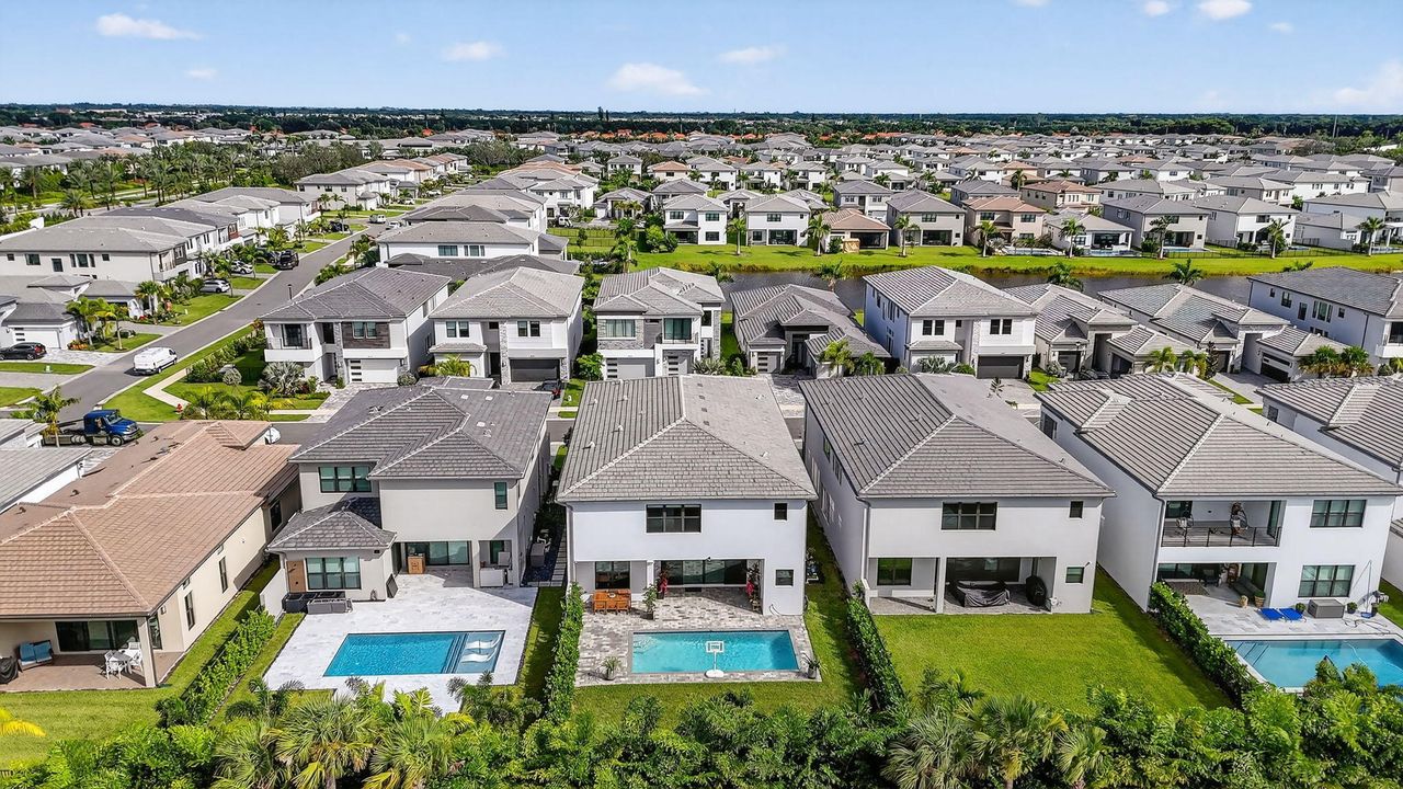 For Sale: $2,285,000 (5 beds, 7 baths, 4605 Square Feet)