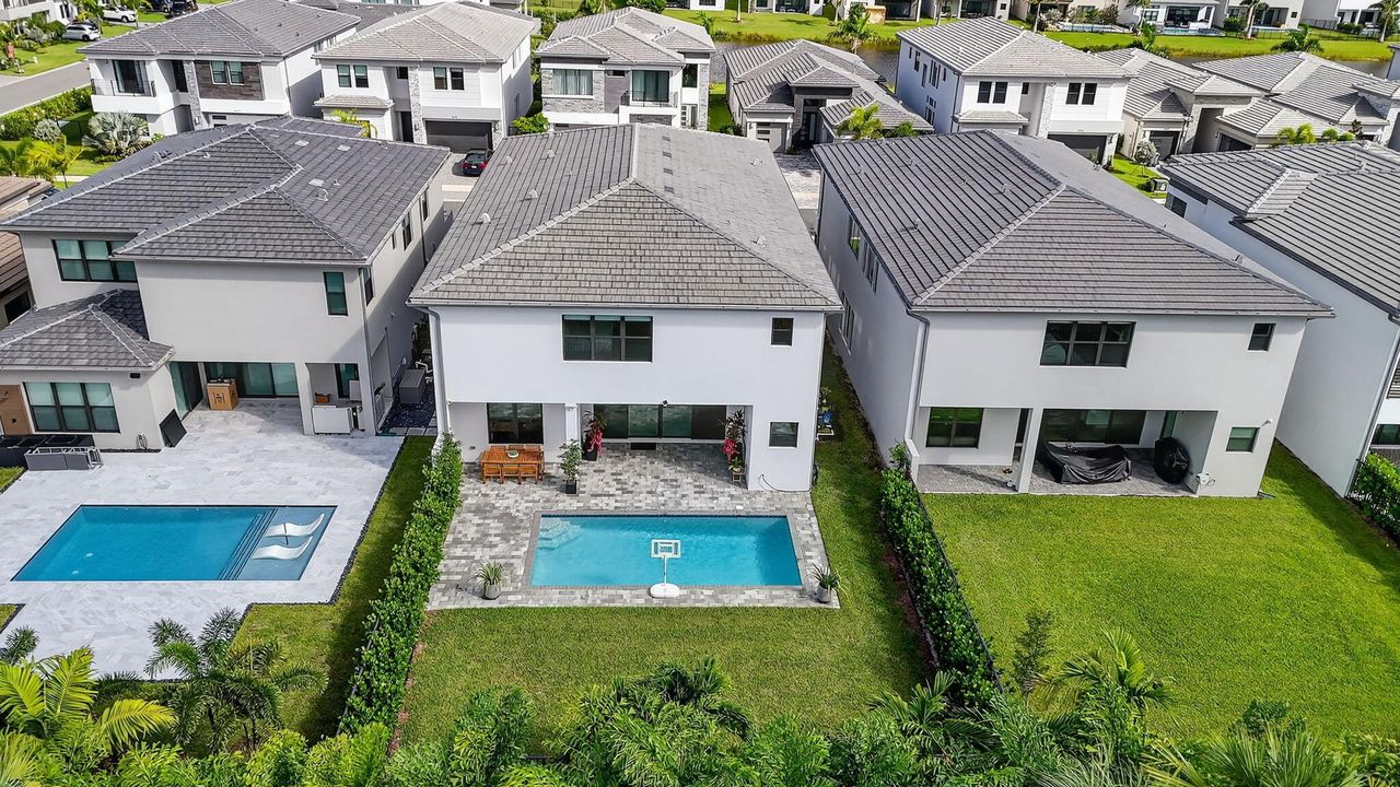 For Sale: $2,285,000 (5 beds, 7 baths, 4605 Square Feet)