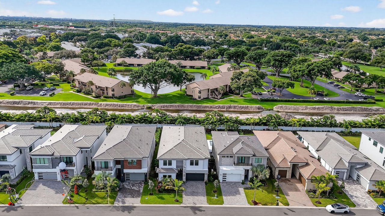 For Sale: $2,285,000 (5 beds, 7 baths, 4605 Square Feet)