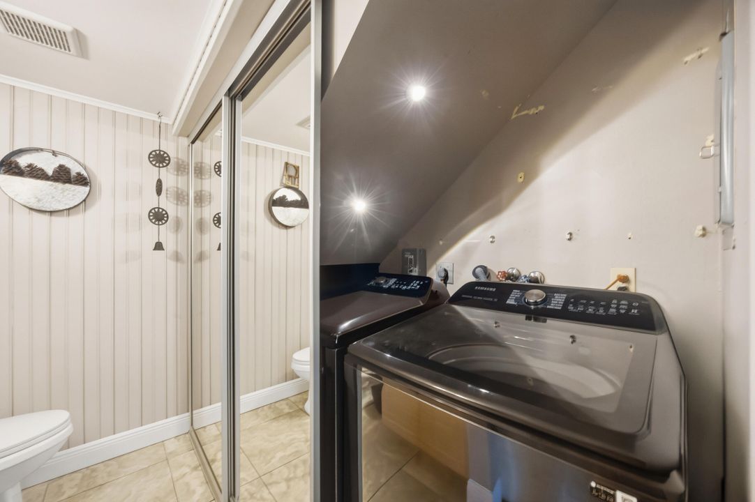 Active With Contract: $354,900 (2 beds, 2 baths, 1232 Square Feet)