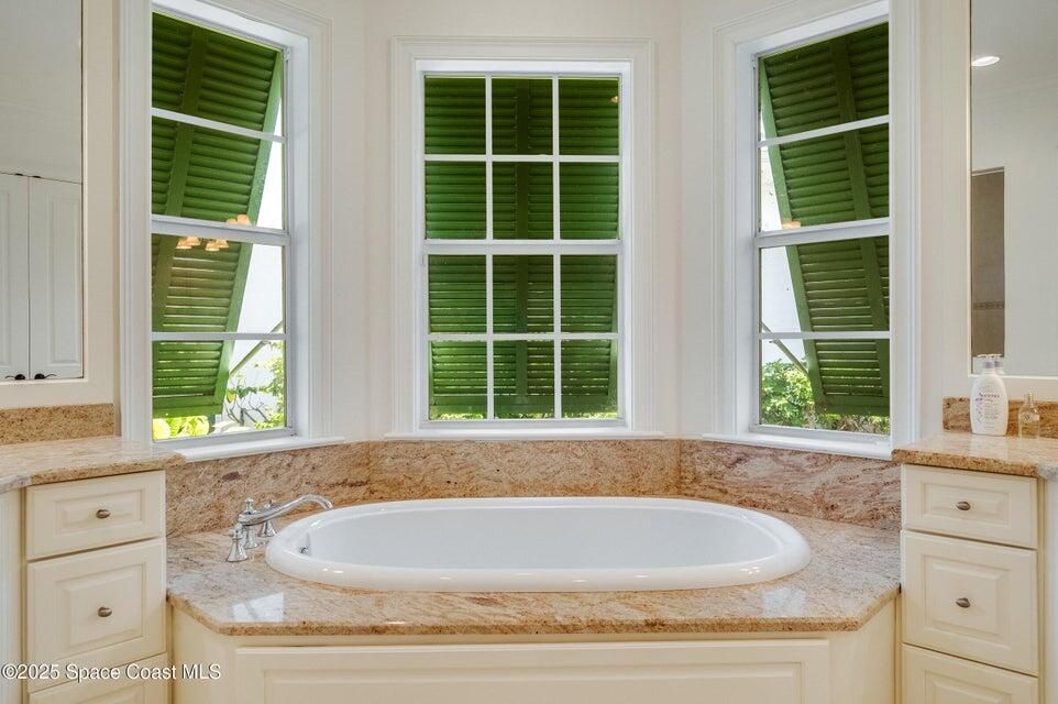 For Sale: $2,250,000 (3 beds, 3 baths, 3143 Square Feet)