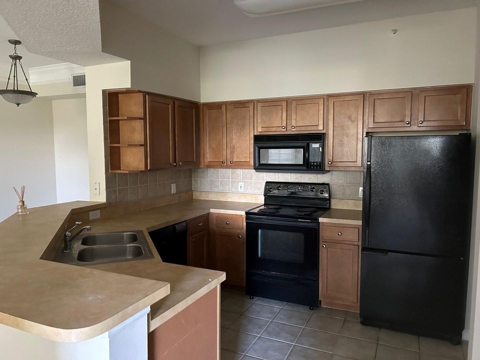 For Rent: $1,800 (1 beds, 1 baths, 820 Square Feet)