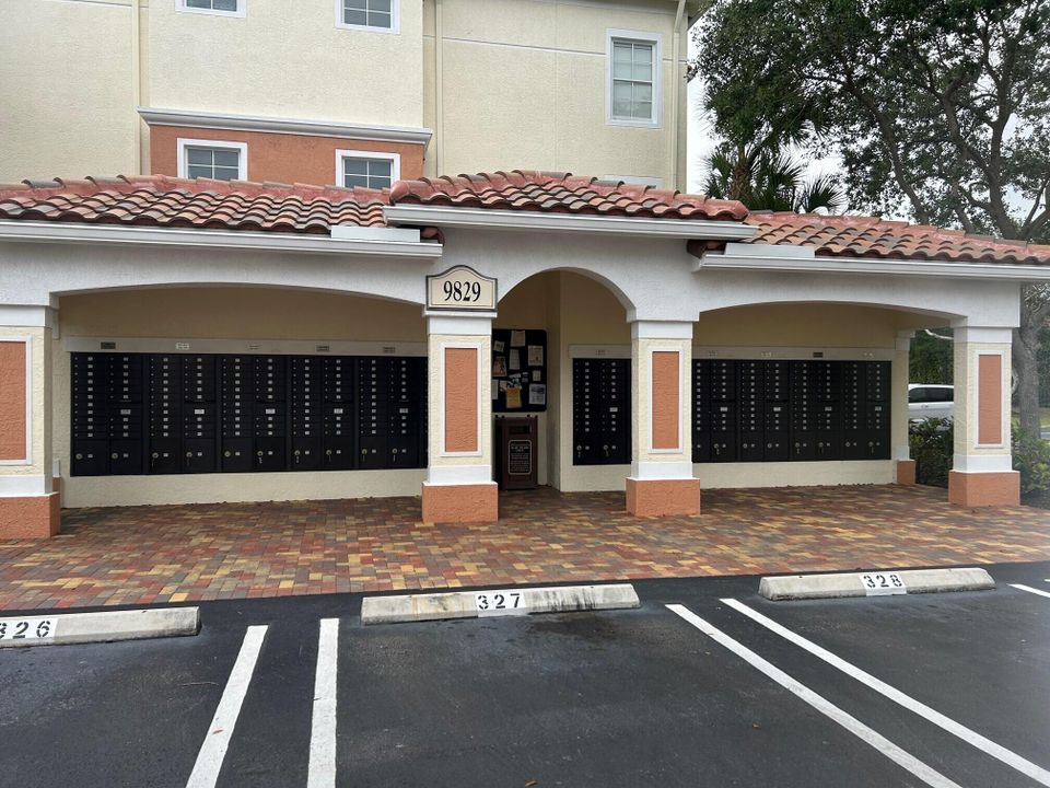 For Rent: $1,800 (1 beds, 1 baths, 820 Square Feet)