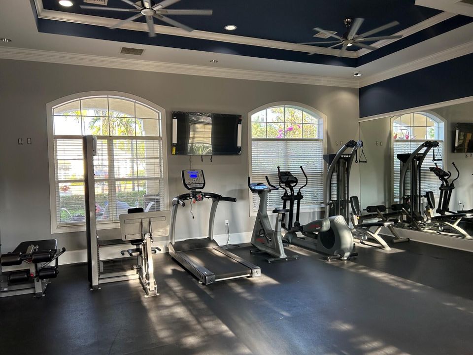 For Rent: $1,800 (1 beds, 1 baths, 820 Square Feet)