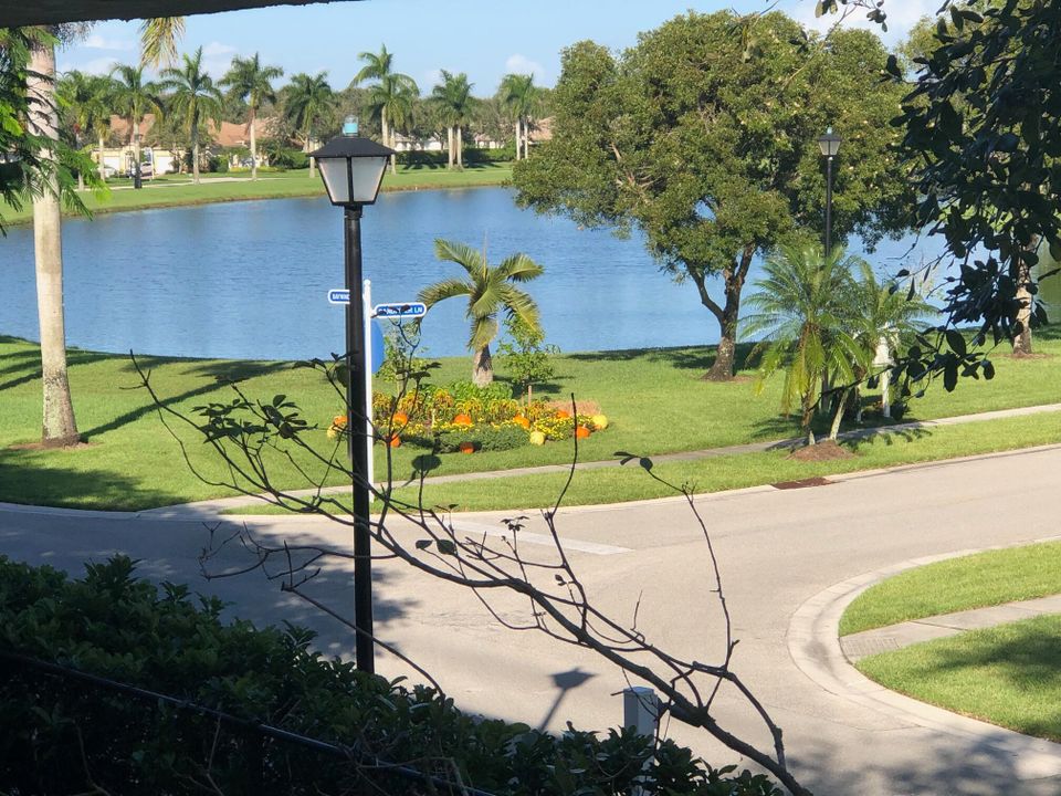 For Rent: $1,800 (1 beds, 1 baths, 820 Square Feet)