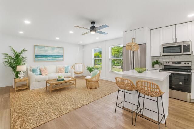 Active With Contract: $360,000 (3 beds, 2 baths, 960 Square Feet)