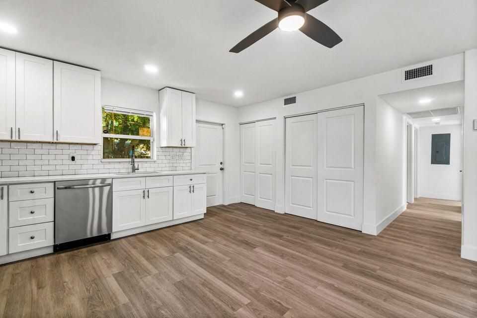 Active With Contract: $360,000 (3 beds, 2 baths, 960 Square Feet)