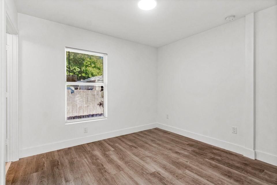 Active With Contract: $360,000 (3 beds, 2 baths, 960 Square Feet)